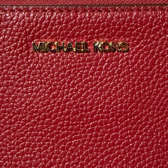 Michael Kors Jet Set Small Pebbled Leather Convertible Wristlet Cherry Red - Picture 2 of 8